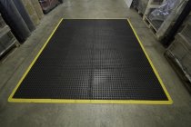 Bubblemat Connect Anti Fatigue Tile | Corner Piece | Black & Yellow | 50cm x 50cm | COBA
